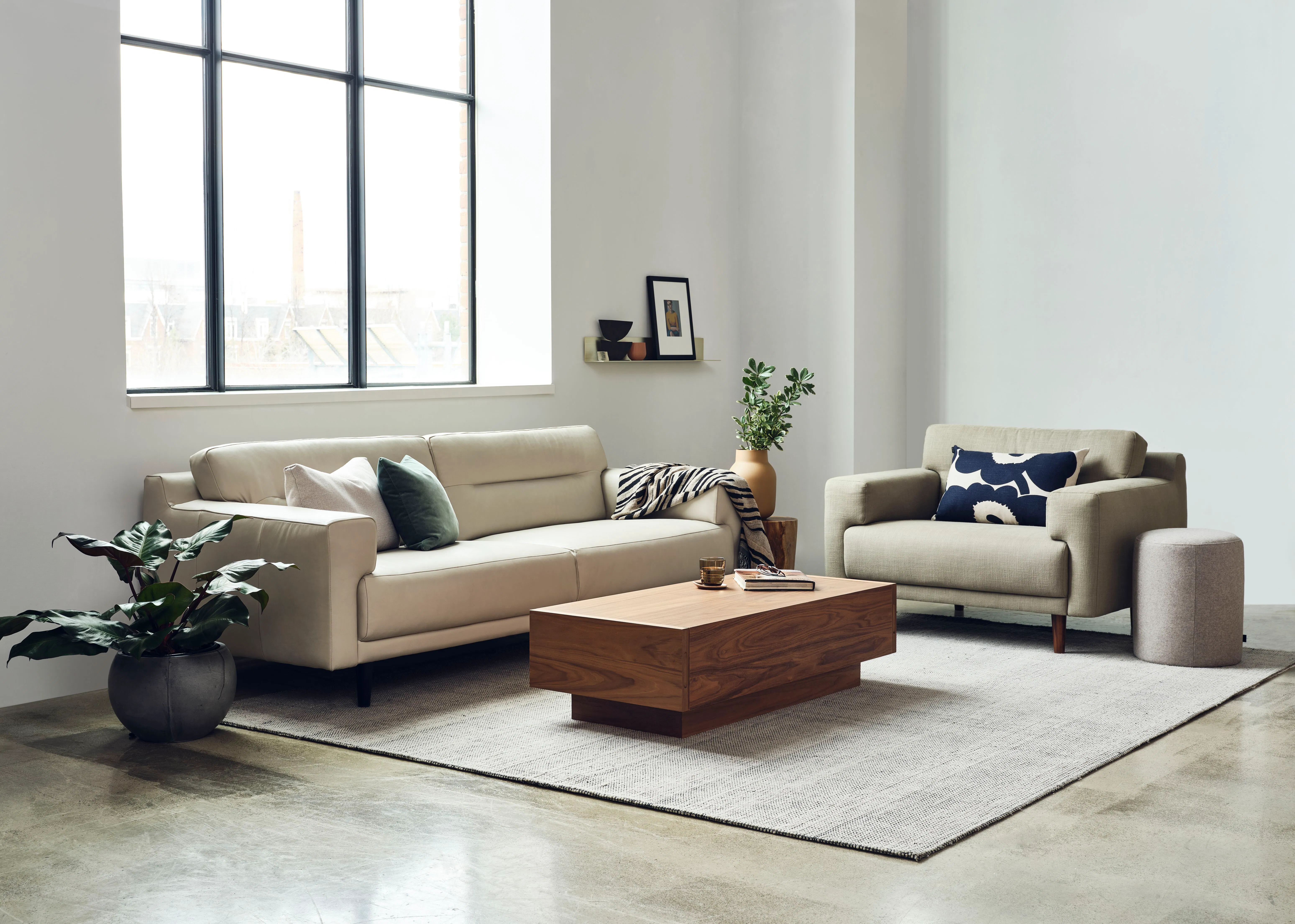 Remi 77159 Sofa (87" or 101") +100 leathers 16 Remi 77159 Sofa (87" or 101") +100 leathers