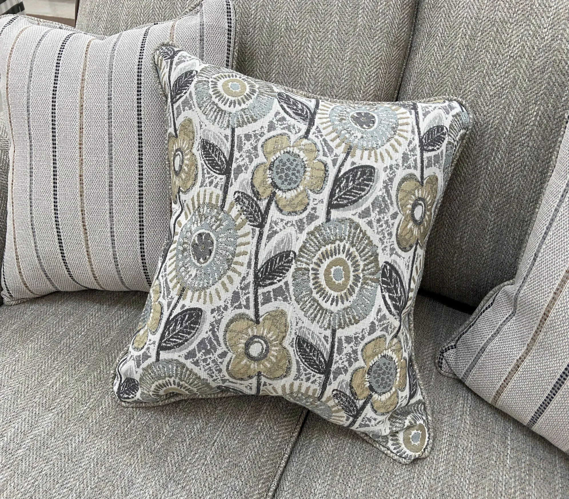 Vandy Heather Queen Sleep Sofa 1144 (Includes pillows) 4 Vandy Heather Queen Sleep Sofa 1144 (Includes pillows)