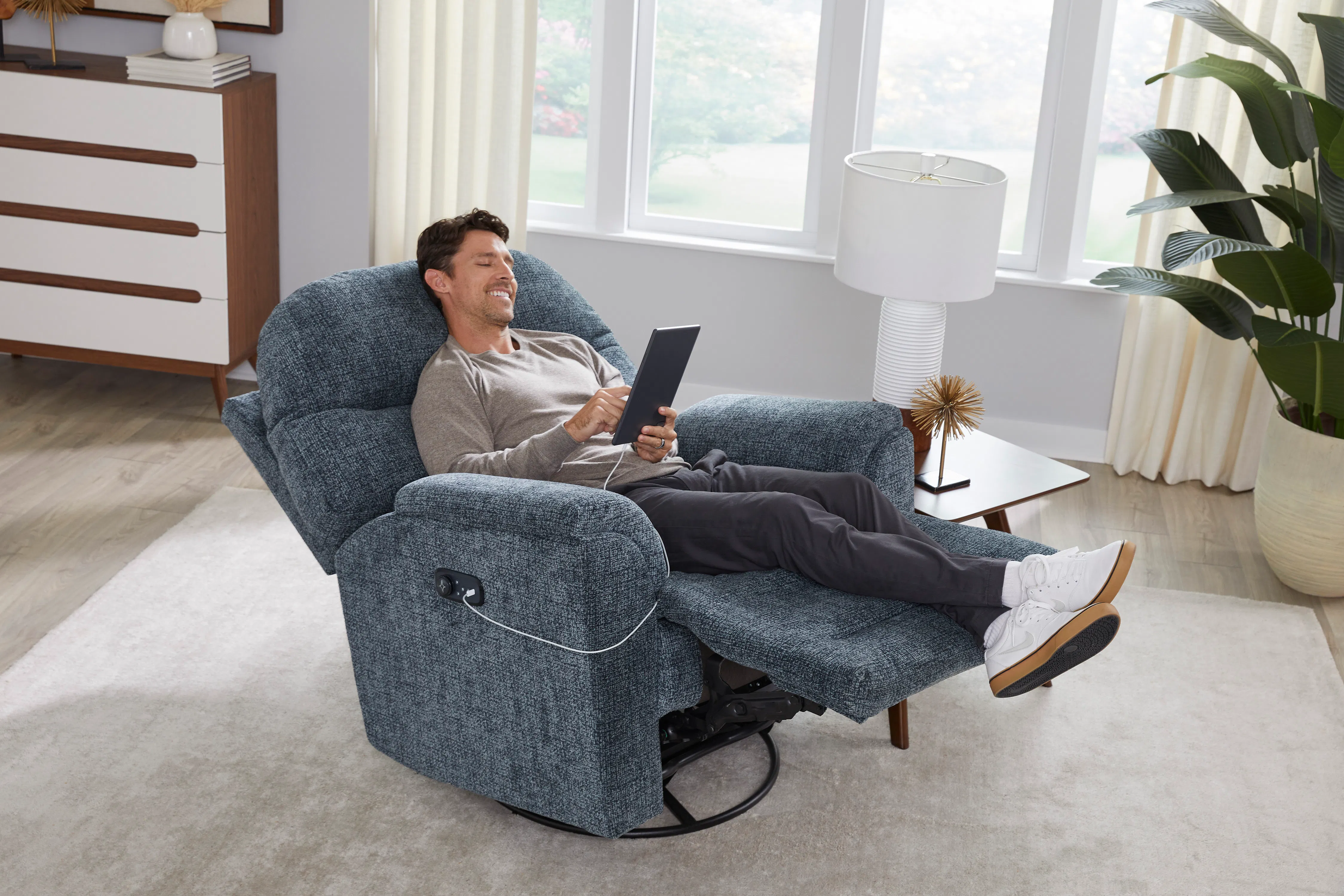Suitably BeCozzi Triple Power Recliner w/Heat & Massage (Swivel Available) 10 Suitably BeCozzi Triple Power Recliner w/Heat & Massage (Swivel Available)