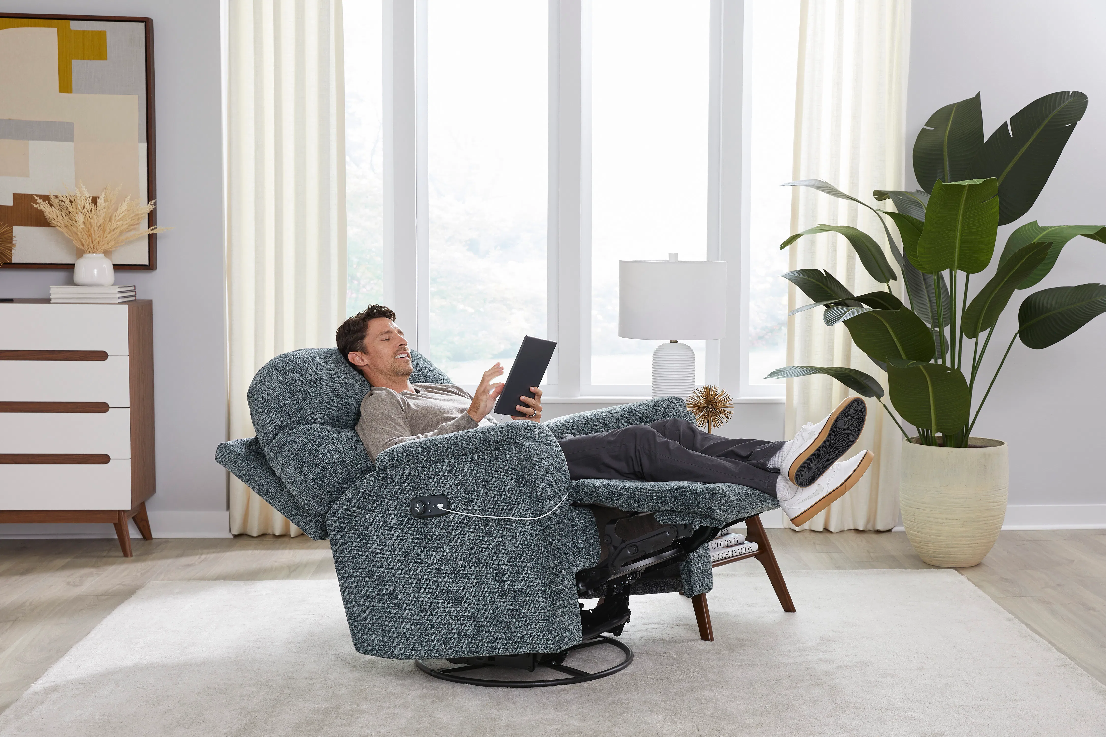 Suitably BeCozzi Triple Power Recliner w/Heat & Massage (Swivel Available) 9 Suitably BeCozzi Triple Power Recliner w/Heat & Massage (Swivel Available)