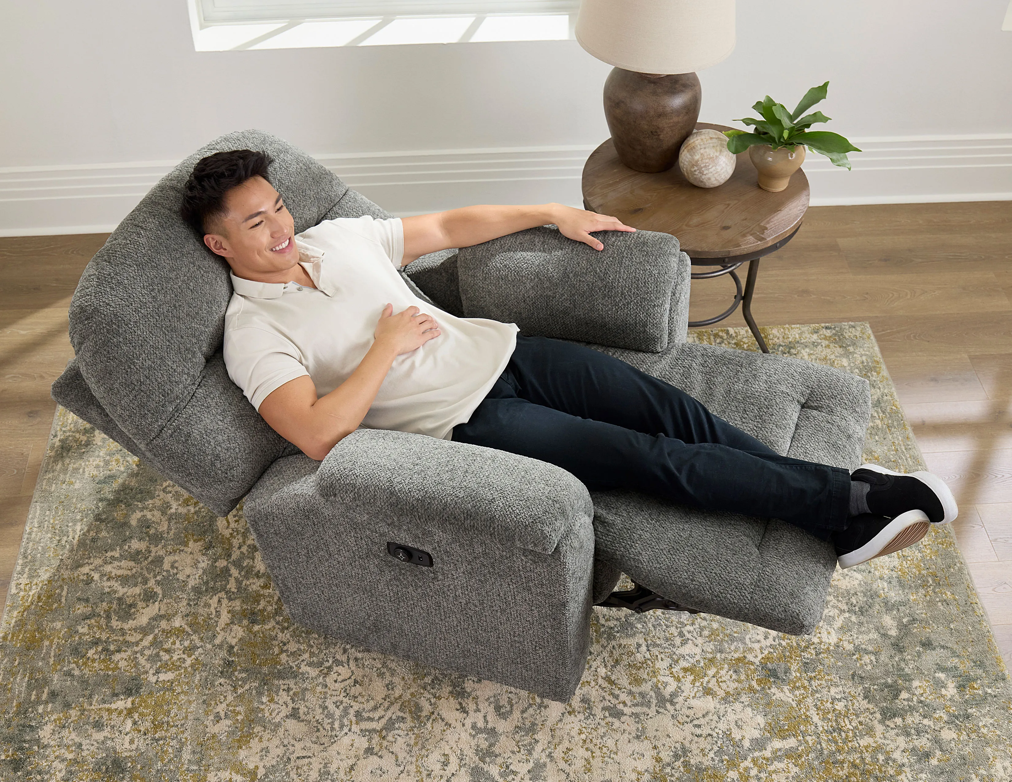 Suitably Recliner (+100 fabrics) 3 mechanisms 16 Suitably Recliner (+100 fabrics) 3 mechanisms