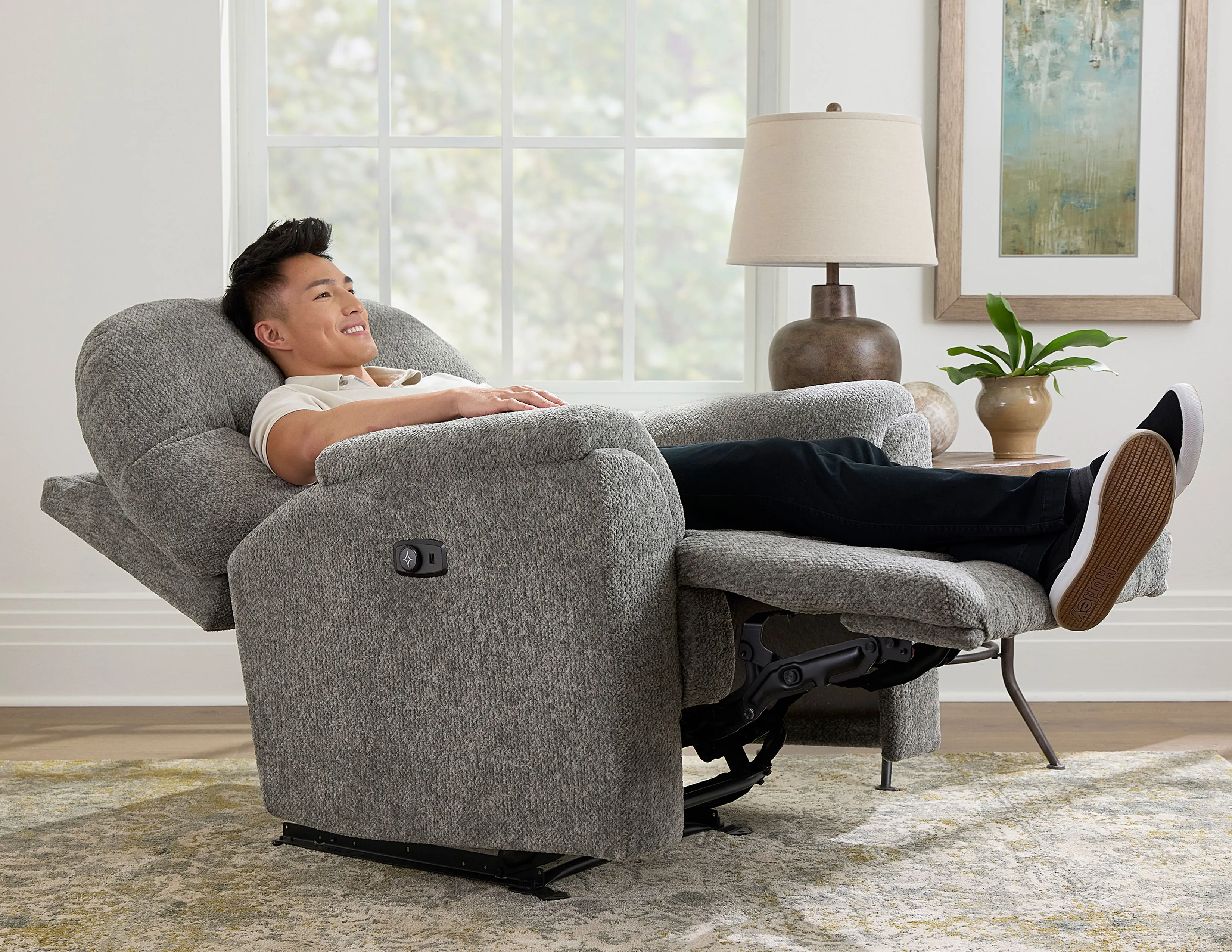 Suitably Recliner (+100 fabrics) 3 mechanisms 9 Suitably Recliner (+100 fabrics) 3 mechanisms