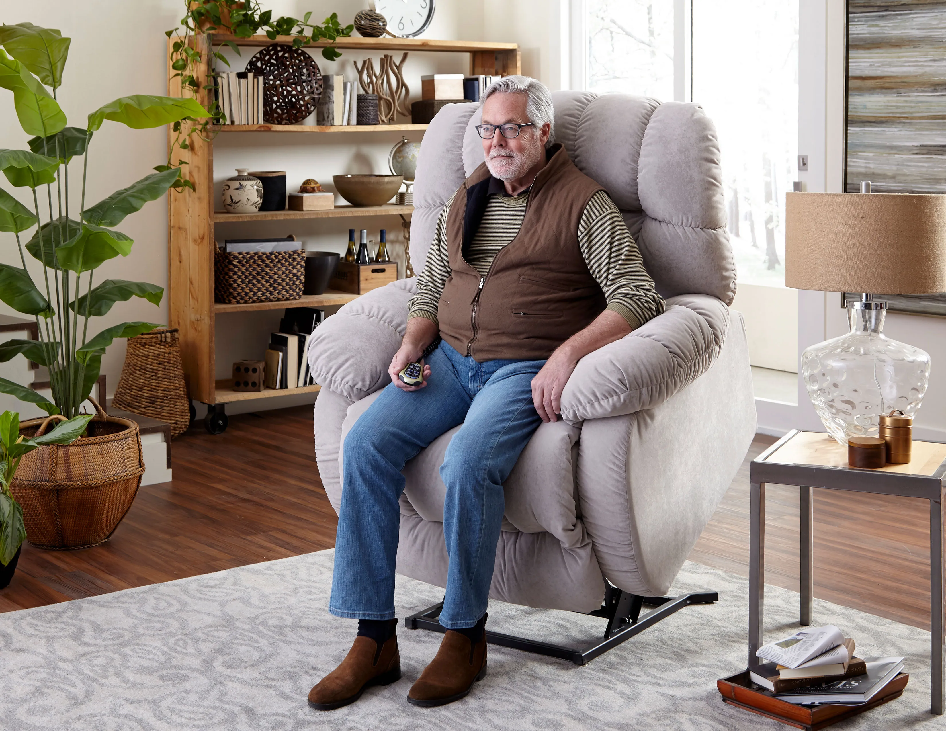 Roscoe (Smaller Scaled) Beast Big Man's Lift Recliner (+60 fabrics) 500 lbs 7 Roscoe (Smaller Scaled) Beast Big Man's Lift Recliner (+60 fabrics) 500 lbs