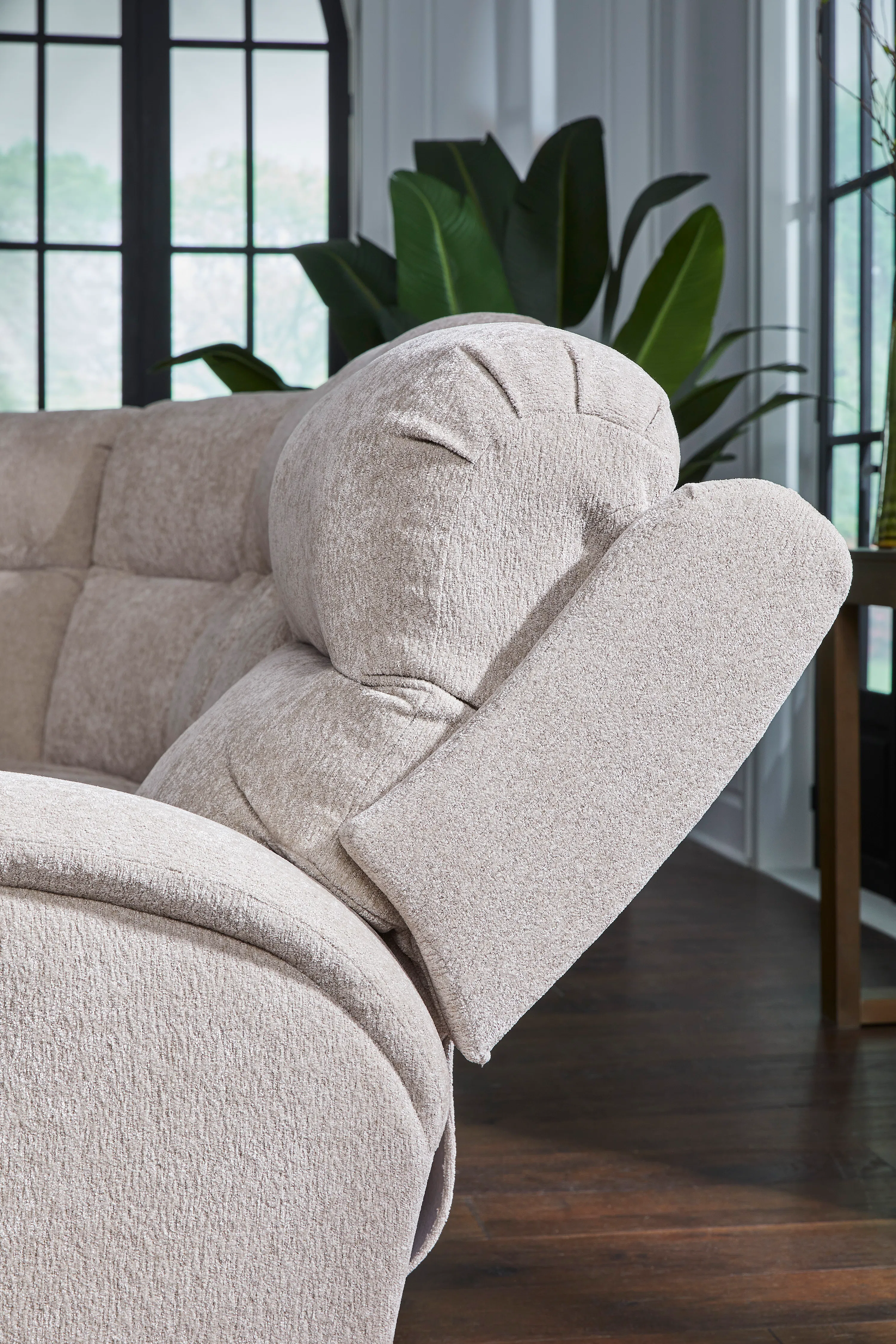 Maverly Reclining Sectional (+100 fabrics) 9 Maverly Reclining Sectional (+100 fabrics)