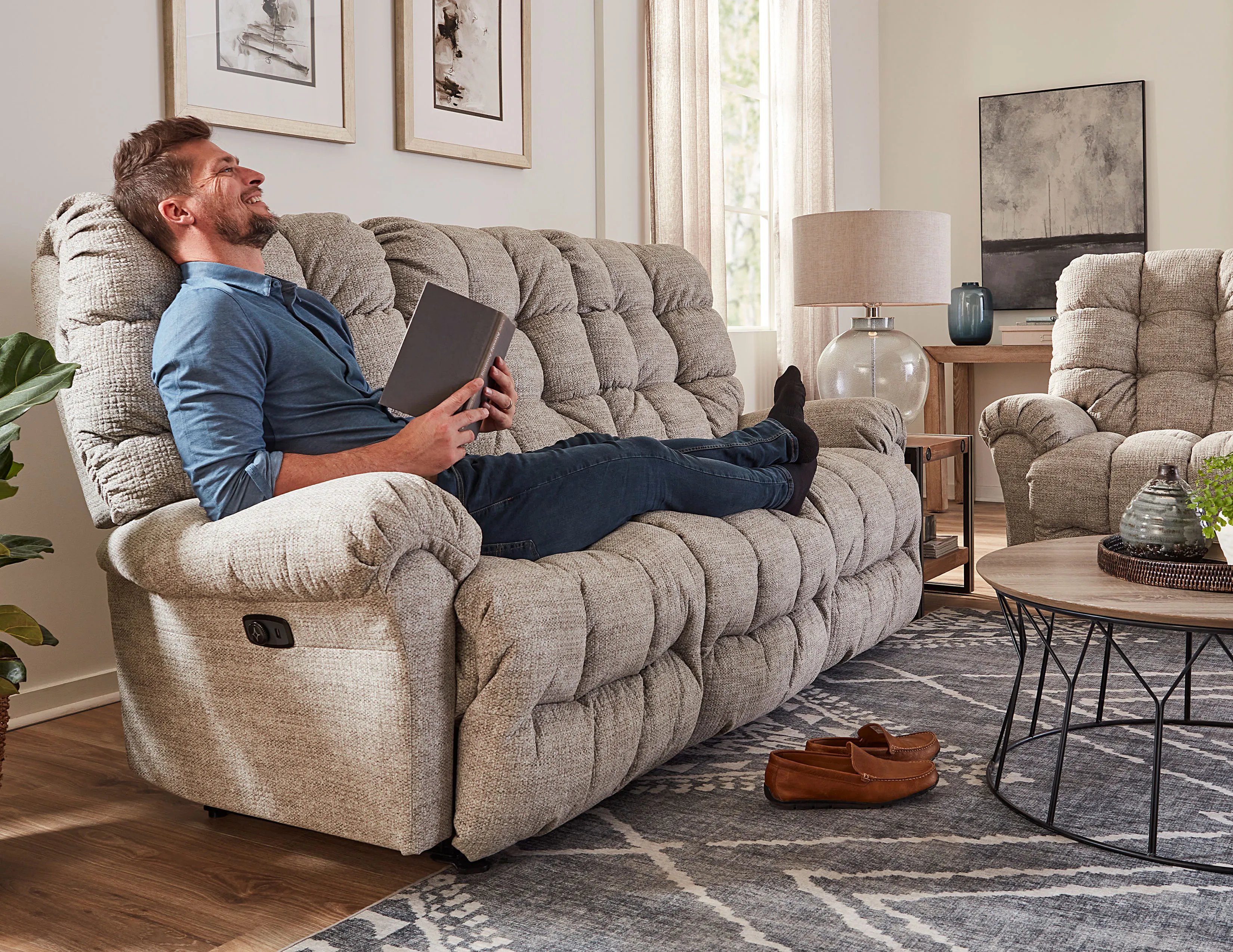 Corey Double Reclining Console Loveseat (+100 fabrics) 12 Corey Double Reclining Console Loveseat (+100 fabrics)