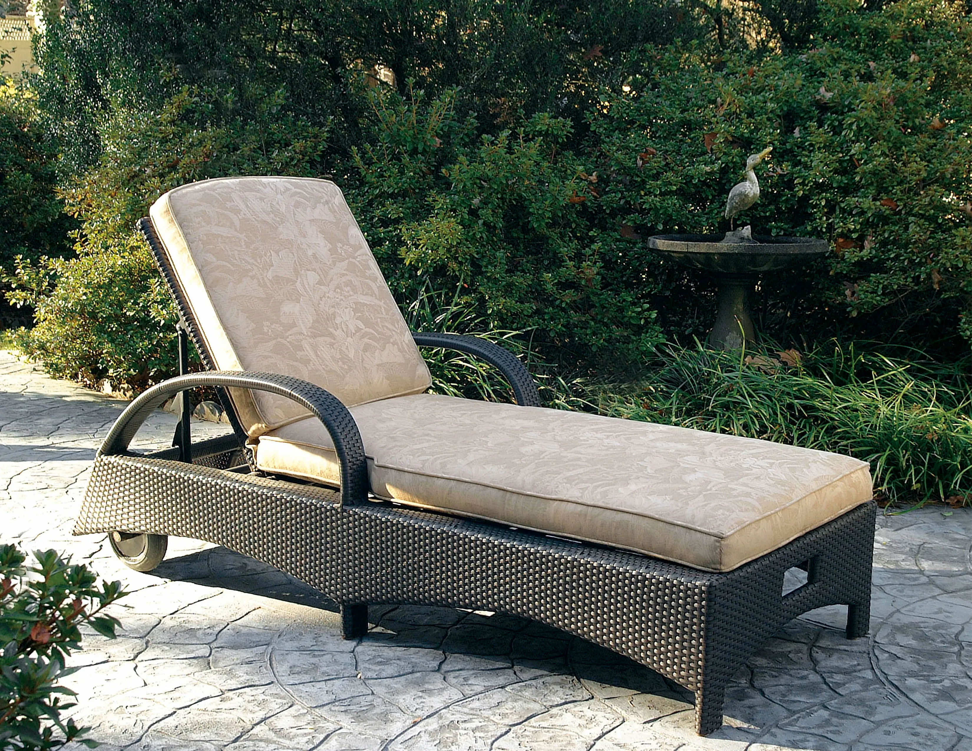 Brighton Pointe 435 Outdoor Sofa (Made to order performance fabrics) 8 Brighton Pointe 435 Outdoor Sofa (Made to order performance fabrics)
