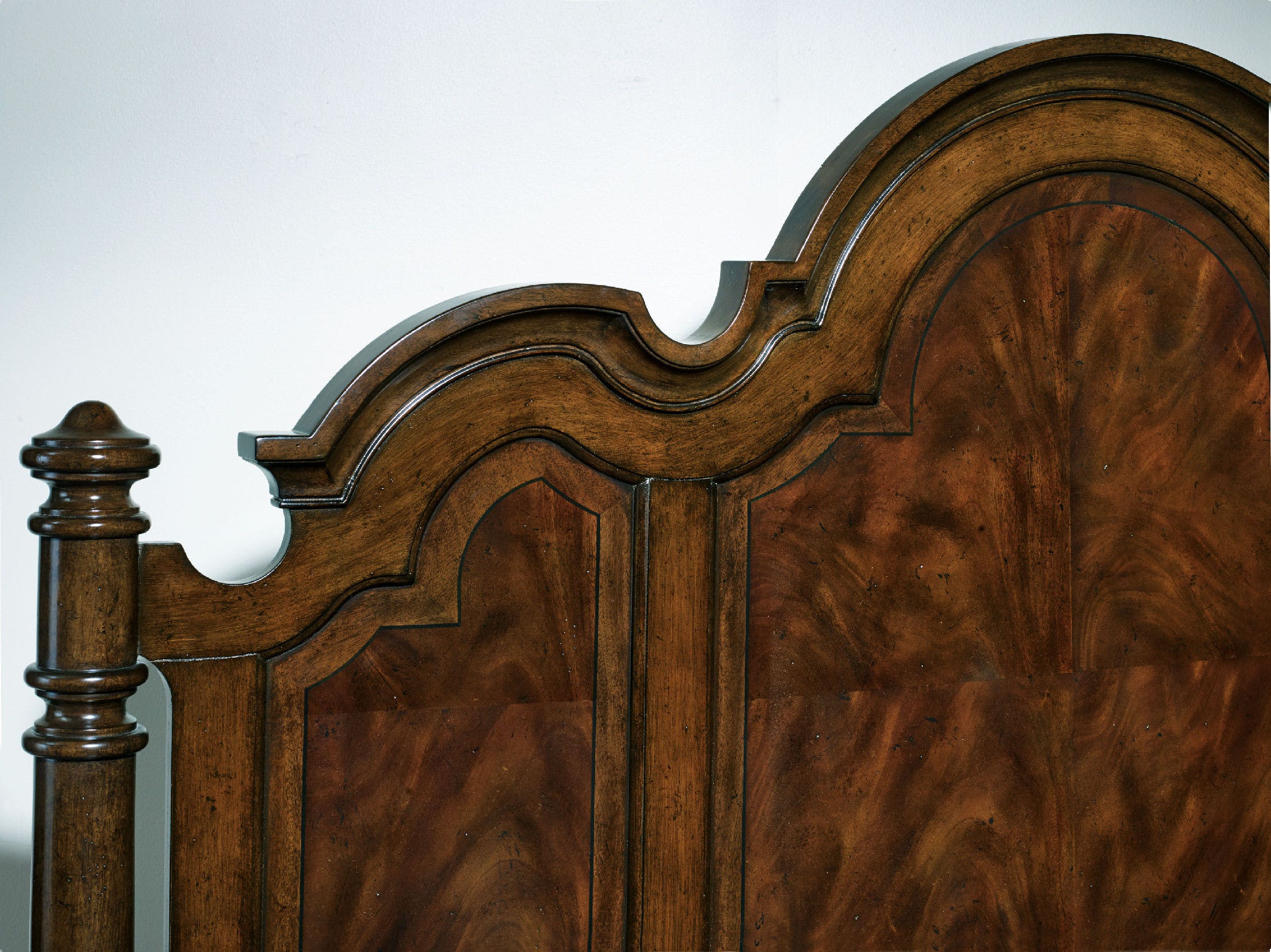 Leesburg Queen Poster Bed 4 Leesburg Queen Poster Bed