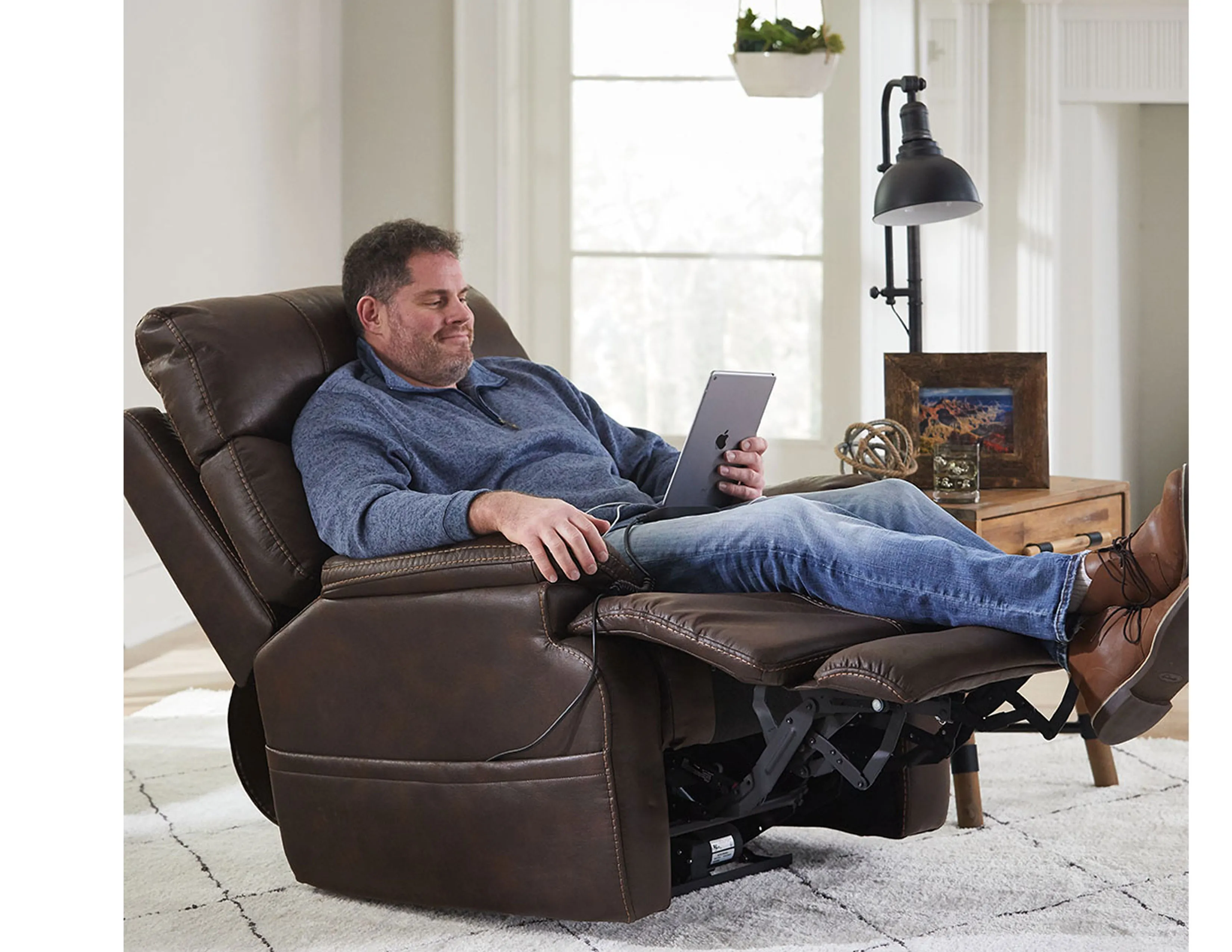 Clive Power Recliner with Power Headrest and Lumbar (374-00) 9 Clive Power Recliner with Power Headrest and Lumbar (374-00)