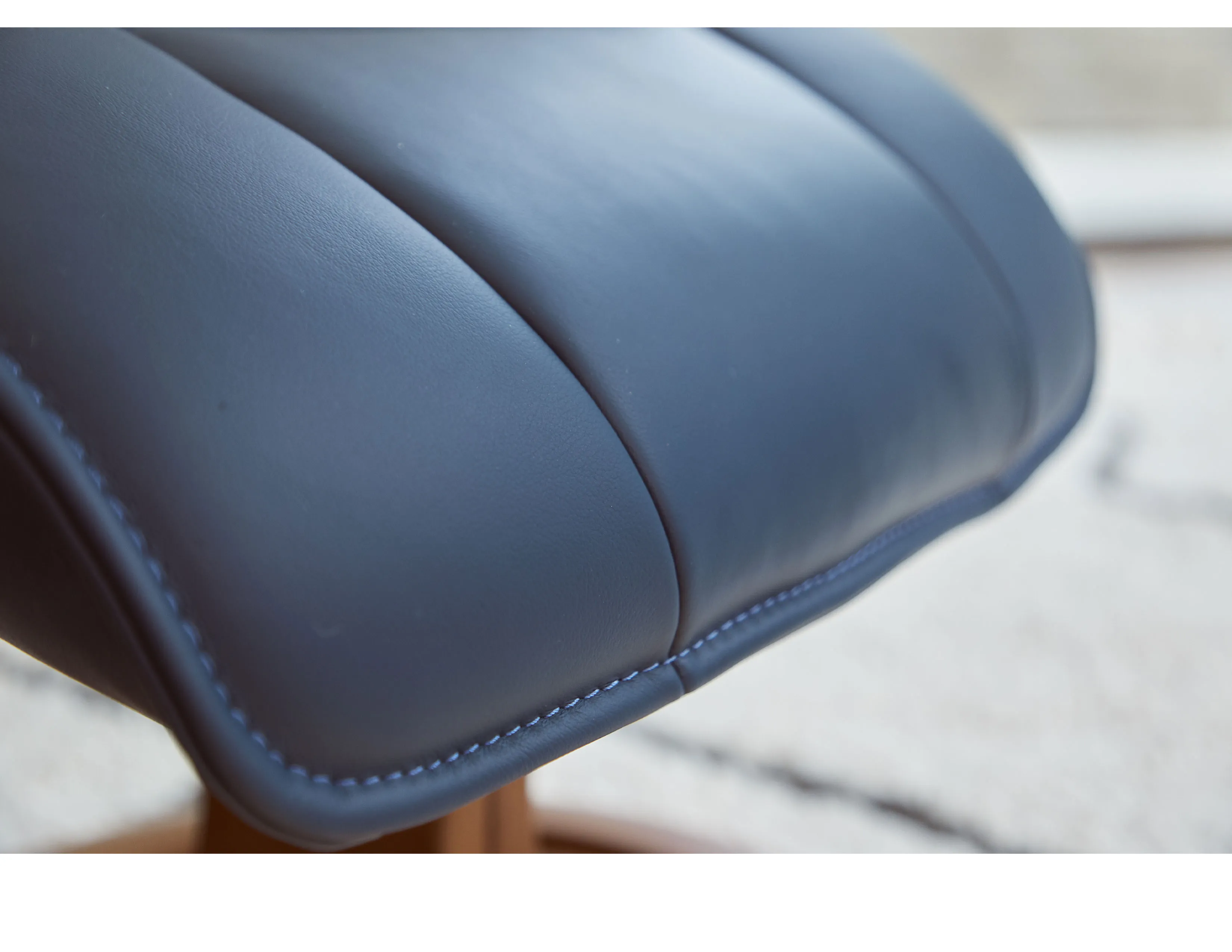 Admiral R Swivel Recliner - 2 sizes (+30 leathers) 12 Admiral R Swivel Recliner - 2 sizes (+30 leathers)